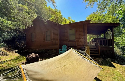 Lansing Cabin | River Access & Mtn Views | Porch Swing & Fireplace | Near West Jefferson