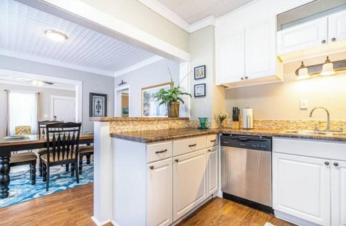 Decatur House | River City Historic Cottage - Entire House 2 Bedrm