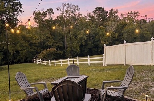 Piney Green House | River Edge Retreat - Private Waterfront & Fire Pit