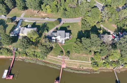Charles City House | River-front estate, beautifully updated. Located on the historic James River.