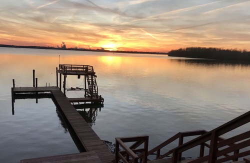 Charles City House | River-front estate, beautifully updated. Located on the historic James River.