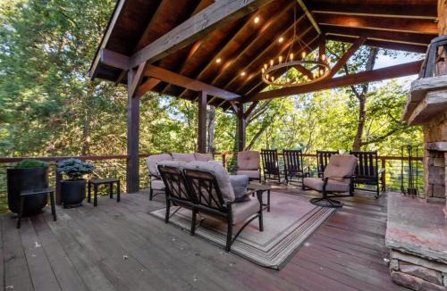 Cherry Log House | River Joy Lodge
