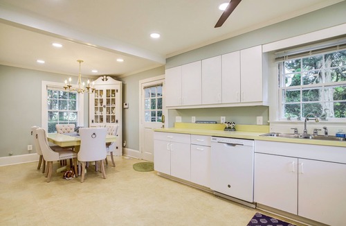 Denton House | Riverfront Denton Estate on 7 Acres w/Heated Pool