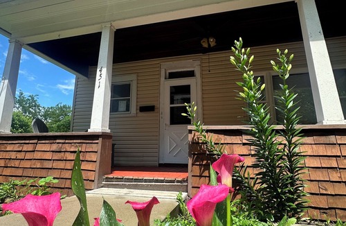 Grafton House | Riverfront Escape - Firepit, Lawn Games & Summer Adventures!