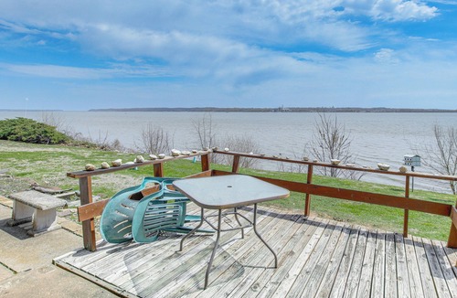 Argyle House | Riverfront Gem w/Kayaks & Yard in Montrose!