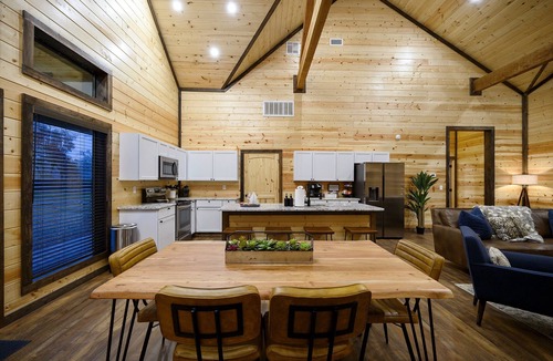 Golden Cabin | Riverfront/HeatedPool/Arcade/Kayak/Tube