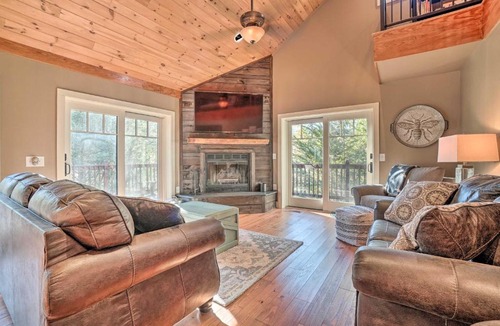 Lakemont House | Riverfront Tallulah Falls Cabin w/Hot Tub!