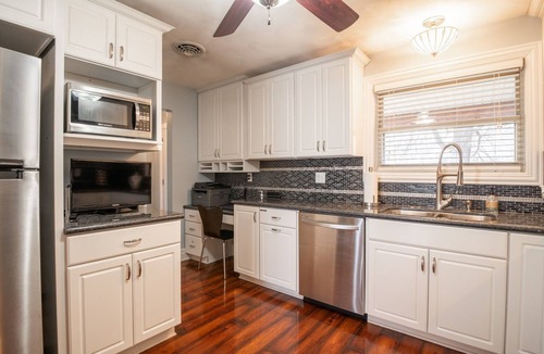 Sunnyland House | Riverside Paradise