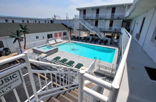 Wildwood Hotel | Riviera Resort & Suites