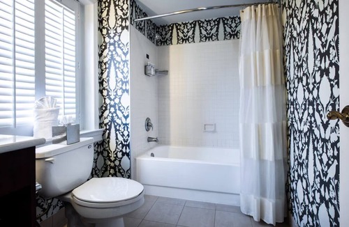 Historic District Hotel | Robert Johnson 2 Double Beds | Historic Inns | 0.8 miles to Cheston Avenue Wharf