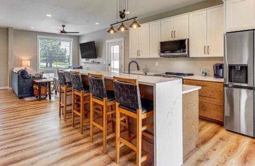 Rock Hall House | Rock Hall Retreat w/Balcony Near Park & Marina!