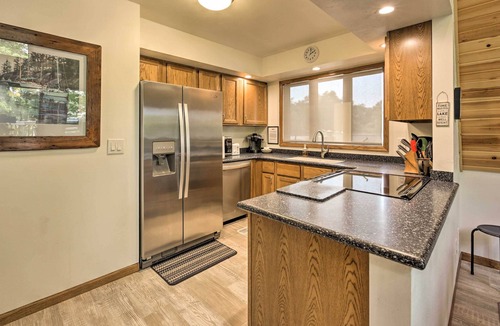 Newville Cabin | Rock River Waterfront Cabin: Dock & Game Room!