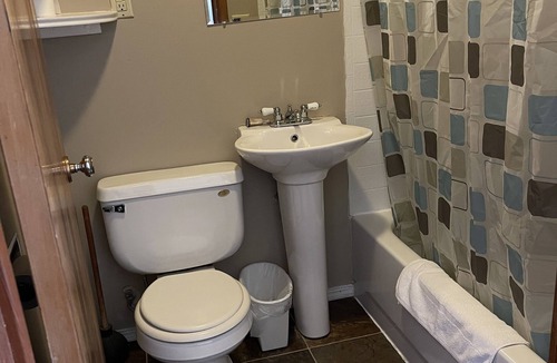 Faulkton Hotel | Rockin' E #1 - Clean, updated motel room