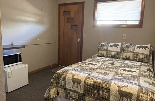 Faulkton Hotel | Rockin' E #3 - clean, updated motel room