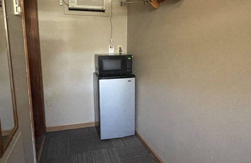 Faulkton Hotel | Rockin' E #4 - clean, updated motel room