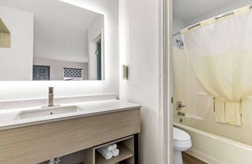 Muskogee Hotel | Rodeway Inn Muskogee