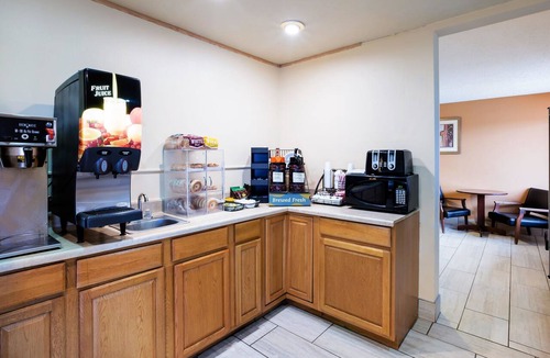 Sergeant Bluff Hotel | Rodeway Inn Sergeant Bluff - Sioux City