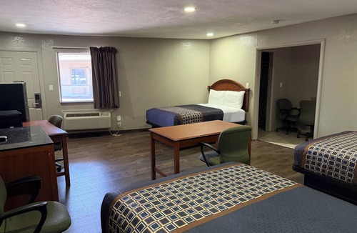 Ada Hotel | Rodeway Inn & Suites