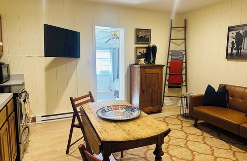 The Plains House | Rolling Acres~ Super Host~ 1 bedroom apartment on heavenly farm in The Plains