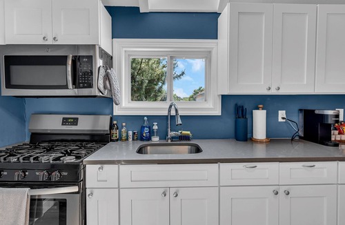 Asbury Park House | Romantic Bungalow in Vibrant Asbury Park – Walk to Beach, Shopping, & Dining!