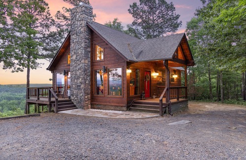 Octavia Cabin | Romantic Couples Cabin! Enjoy breathtaking sunrise views and quiet seclusion.