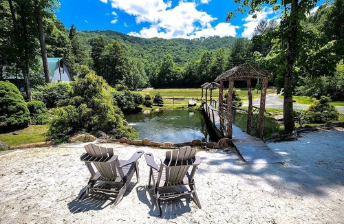 Sugar Grove Cabin | Romantic Farm-Stay Cabin with Petting Zoo & Hot Tub near Boone, NC