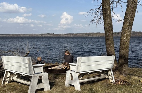 Benton County Cabin | Romantic Lakeside Cabin, Newly remodeled 1 bedroom-firepit and stunning sunrises