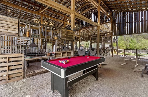 Newport Cabin | Romantic Tiny House Retreat with Farm Views & Firepit in Newport, Tennessee