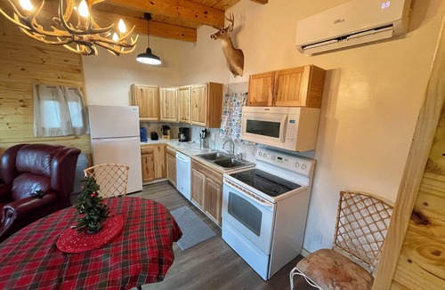 Onalaska Cabin | Romantic waterfront cabin #2, Lake Livingston TX