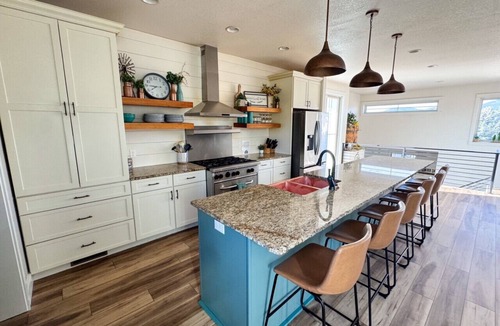 Spearfish House | Roof Top Deck-Hot Tub-Steam Shower-Arcade Games-4car Garage-Chef`s Kitchen
