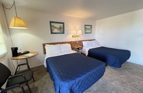 Downs Hotel | Room 104 - Double Full - Sleeps 4 - West Lake Grandvue Inn