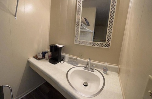 Harper Hotel | Room 26 - Standard Queen - Sleeps 2 - Harper Motel
