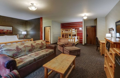 Sioux City Hotel | Room For the Crew! King Bunk Suite, Stoney Creek Sioux, Pool | 1 Unit