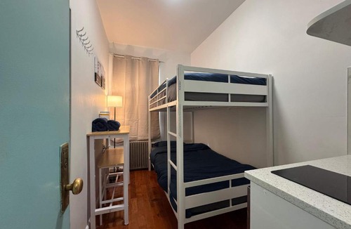 Chelsea Apartment | Room in Chelsea 2 with Kitchen - Shared Bathroom -5th Floor Walk-UP