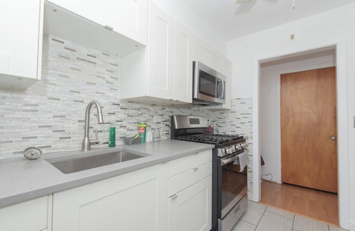 West Ridge Bed & Breakfast | Room in Town house Rogers Park