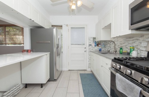 West Ridge Bed & Breakfast | Room in Town house Rogers Park