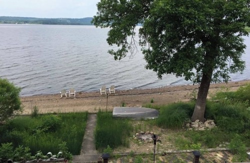 Peoria Heights House | Room on the Lake