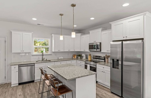 Paw Creek House | Roomy 3BR Sleeps 10+ <15m anywhere Free Parking
