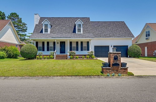 Fayetteville House | Roomy Fayetteville Home Rental w/Screened Porch!
