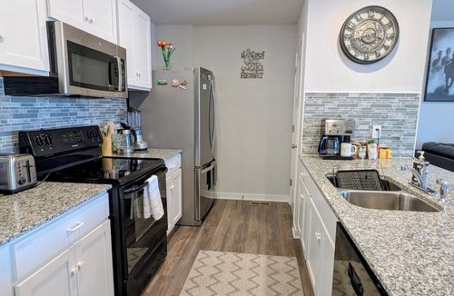 Altoona House | Roomy & modern, with all the comforts of home in a perfect location!
