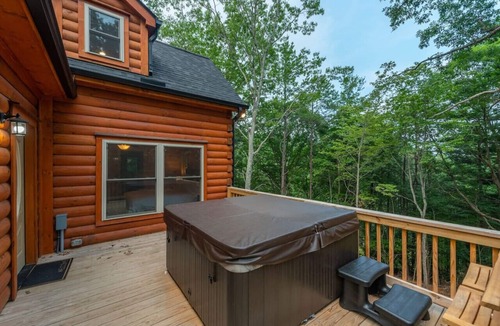 Fairview Villa | Rooster Nest! New Spacious Cabin