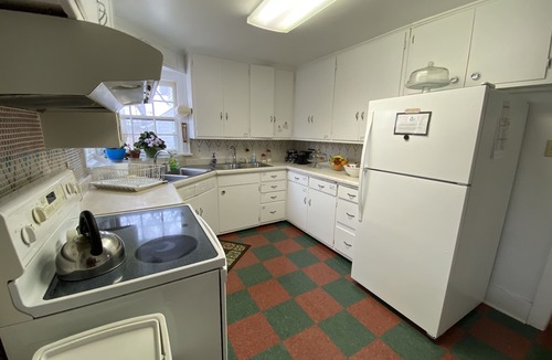 Coon Rapids House | Roswell Suite in the Historic Garst Farmhouse at Whiterock Conservancy