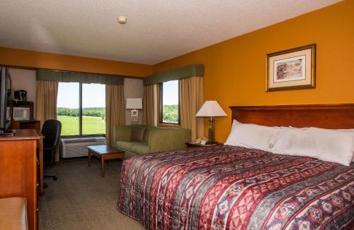 Orange Hotel | Round Hill Inn