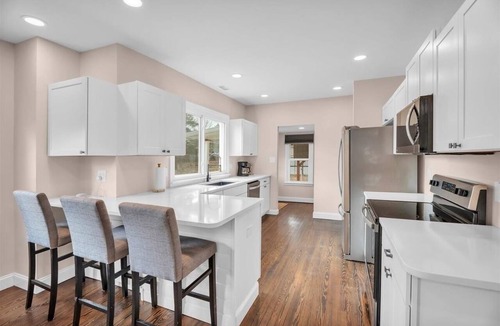 Glassboro House | Rowan University stay 20 Min to Philadelphia sleeps 12