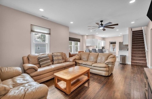 Glassboro House | Rowan University stay 20 Min to Philadelphia sleeps 12
