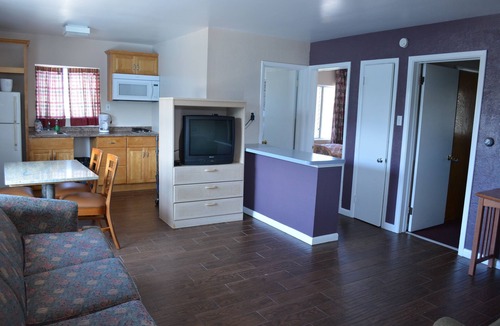 Wildwood Hotel | Royal Court Motel
