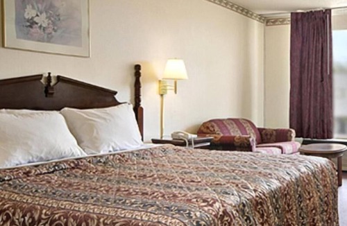 Alcoa Hotel | Royal Extended Stay Alcoa