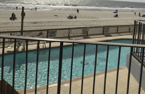 Garden City Condo | Royal Garden Oceanfront Unit 106