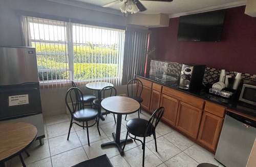 Chariton Hotel | Royal Rest Motel