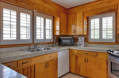 Inlet Harbour House | Rucker Cottage - Crabbing & fishing off floating dock, private pool